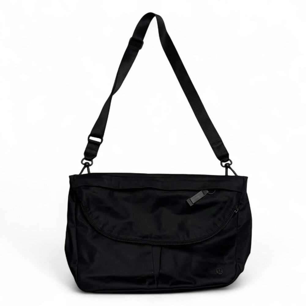 Lululemon Black Crossbody Messenger Bag Adjustable Strap Small Travel